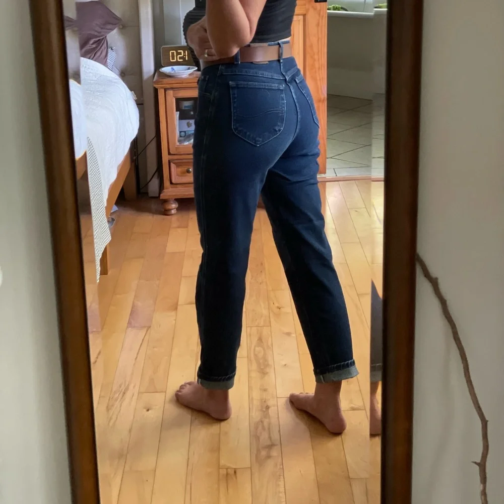 Vintage 90s Lee Dark Rinse High Rise Straight Leg Jeans Size 8S